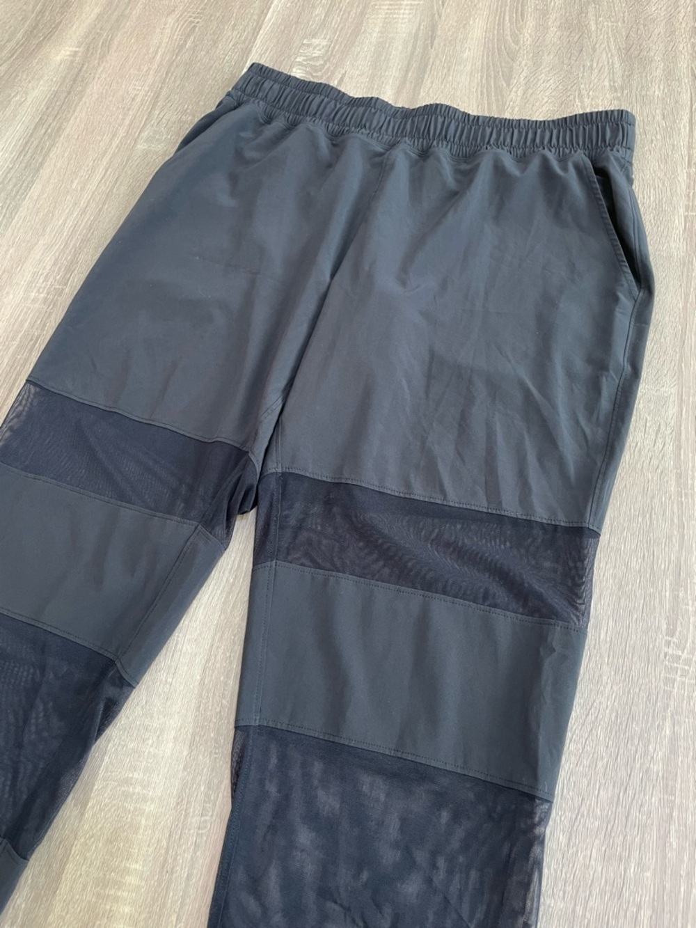 LULULEMON Black Mesh Panel Thin Track Pants. - Picture 3 of 11